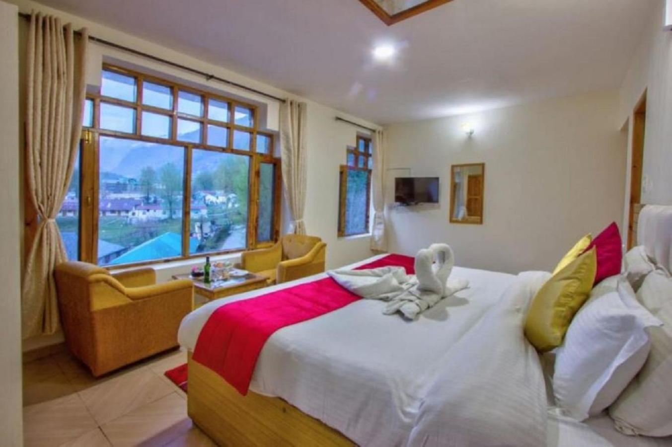 Hotel White Mountain Manāli Exteriér fotografie